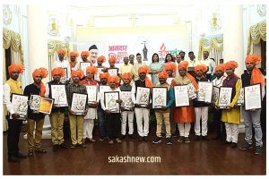 राज्यपालांच्या हस्ते २१ शिक्षक सन्मानि; दीपस्तंभ प्रतिष्ठानचा उपक्रम 