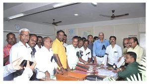 आंदोलन : पत्रकार शशिकांत वारीशे हत्येचा परभणी, सेलूत निषेध; आरोपीला कठोर शिक्षा करण्याची मागणी