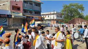 भगवान महावीर जयंतीनिमित्त सेलूत शोभायात्रा; ढोल ताशांच्या गजरात पालखी मिरवणूक 