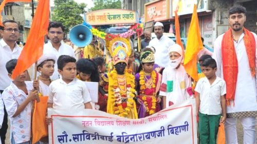 बाळगोपाळांच्या दिंड्यांनी सेलूनगरी दुमदुमली; स्वागत, फराळपाणी वाटपाचा उत्साह