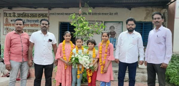 डासाळा शाळेतील इयत्ता पाचवीच्या अनुष्का अशोक राठी, हर्षदा पांडुरंग कदम आणि मोहिनी मोहन गजमल, तर इयत्ता आठवीतील स्नेहल गोविंदराव गजमल या विद्यार्थिनींनी उज्ज्वल यश संपादन करीत शिष्यवृत्तीधारक ठरल्या आहेत. 