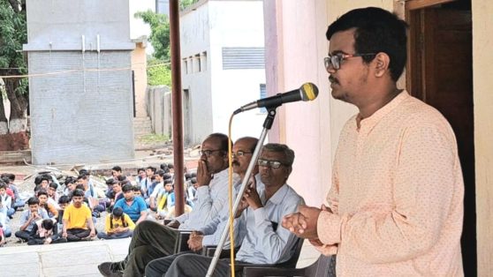 नियोजनाला प्रयत्नांच्या पराकाष्ठेची गरज : आदित्य खरात; सेलूच्या नूतन विद्यालयातील शिष्यवृत्तीधारक विद्यार्थ्यांचा सत्कार