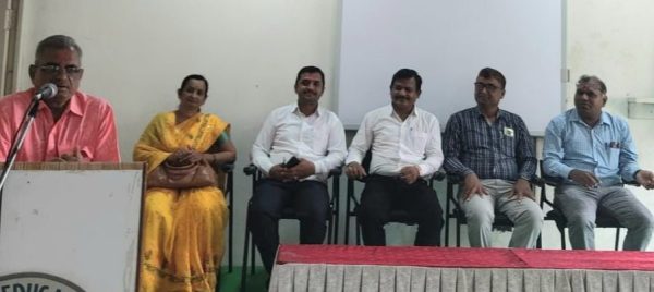 साहित्यरत्न अण्णाभाऊ साठेंच्या विचारांचा जागर घाला : नामदेव सूर्यवंशी; शारदा महाविद्यालयात अभिवादन कार्यक्रम 
