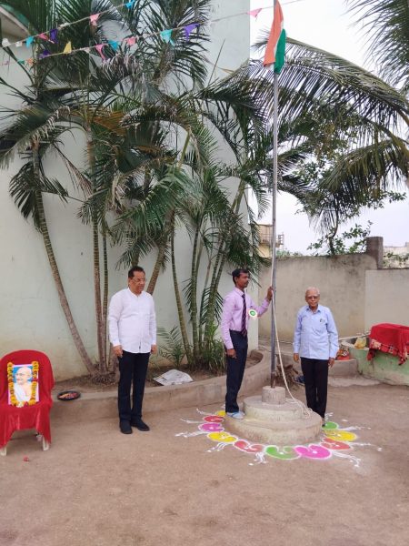 स्वातंत्र्य दिन : सेलूतील फिन किड्स चिमुकल्यांनी जिंकली मने; प्रोस्परस पब्लिक स्कूल मध्ये स्वातंत्र्य दिन उत्साहात