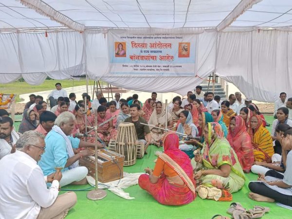Aantarwali Lathihalla : सरकारला धाडला बांगड्यांचा आहेर; सेलूत जोरदार ठिय्या आंदोलनाद्वारे तीव्र निषेध 