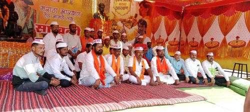 Maratha Reservation : सेलूमध्ये आमरण उपोषण; कँडल मार्च