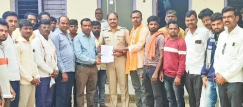 Maratha Reservation : चिकलठाणा पाटीवर रास्ता रोको; गाव बंदीचे बॅनर फाडल्याचा तीव्र निषेध