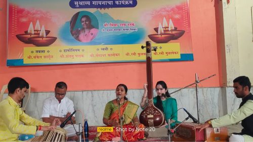 दिवाळी पहाट : सीमा दडके यांच्या सुरेल स्वरांनी सेलूतील श्रोते मंत्रमुग्ध