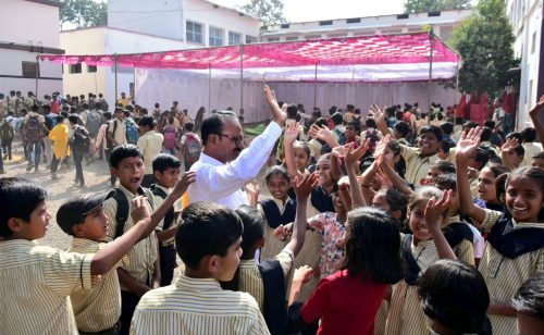 क्रीडा शिक्षक सतीश नावाडे यांचा सेवागौरव उत्साहात; सेलूच्या नूतन विद्यालयात कार्यक्रम