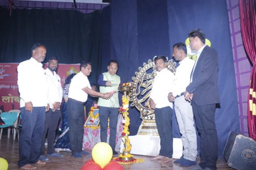 Surabhi Mahotsav : 'महाराष्ट्राची लोकधारा'ने प्रेक्षक मंत्रमुग्ध; सेलूतील श्रीराम प्रतिष्ठानचा सुरभी महोत्सव