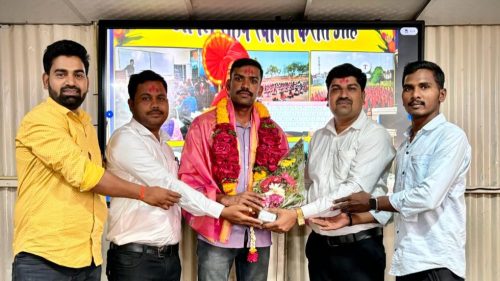 सेलूतील गटकळ अकॅडमीच्या दोघांची वनरक्षकपदी निवड; फटाक्यांच्या आतषबाजीत आनंदोत्सव