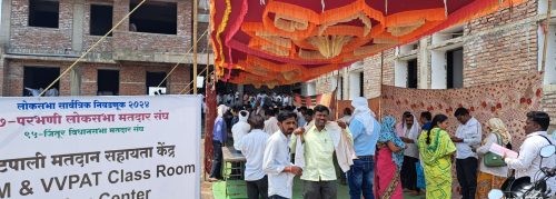शेकडो कर्मचाऱ्यांनी बजावला टपाली मतदानाचा हक्क; निवडणूक प्रशिक्षणस्थळी मतदार सुलभता केंद्रांची स्थापना