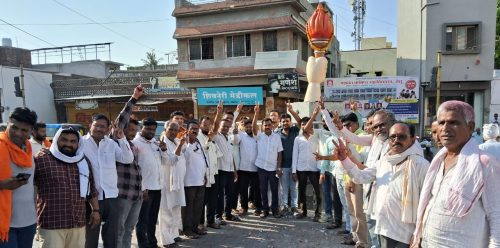 गुलालाची उधळण : उत्कंठा अन् उत्साहात परभणीकरांची जल्लोषात मिरवणूक