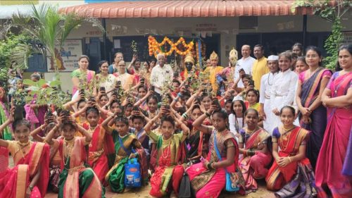 आषाढी एकादशी : विठुमाऊलींच्या गजराने सेलू दुमदुमली, शालेय बाळगोपाळांच्या दिंड्या उत्साहात