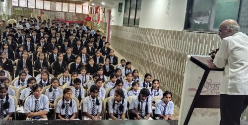 Guest Lecturers Series एलकेआर रोडगे प्रिन्स इंग्लिश सीबीएसई स्कूलमध्ये विद्यार्थी मार्गदर्शन कार्यक्रम