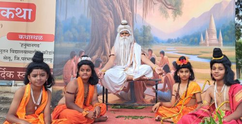 श्रीकेशवराज बाबासाहेब विद्यालयाच्या लेझीम पथकाने लक्ष वेधले.