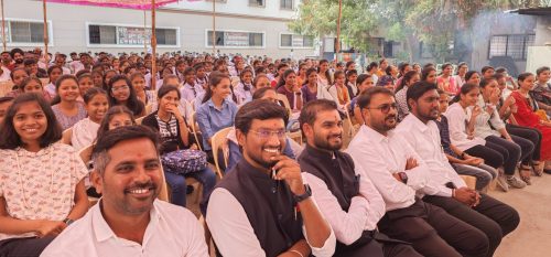 मोठी स्वप्ने पाहा; आनंदी राहा