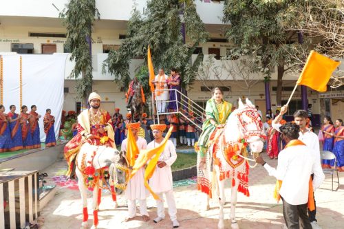 ज्ञानसाधनामध्ये छत्रपती शिवाजी महाराज जयंतीनिमित्त दुग्धाभिषेक