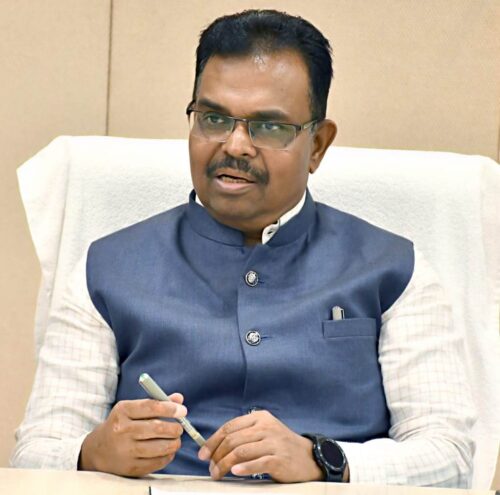 शेतकऱ्यांनी तत्काळ 'अँग्रिस्टॅक' ओळख क्रमांक तयार करावा - जिल्हाधिकारी रघुनाथ गावडे